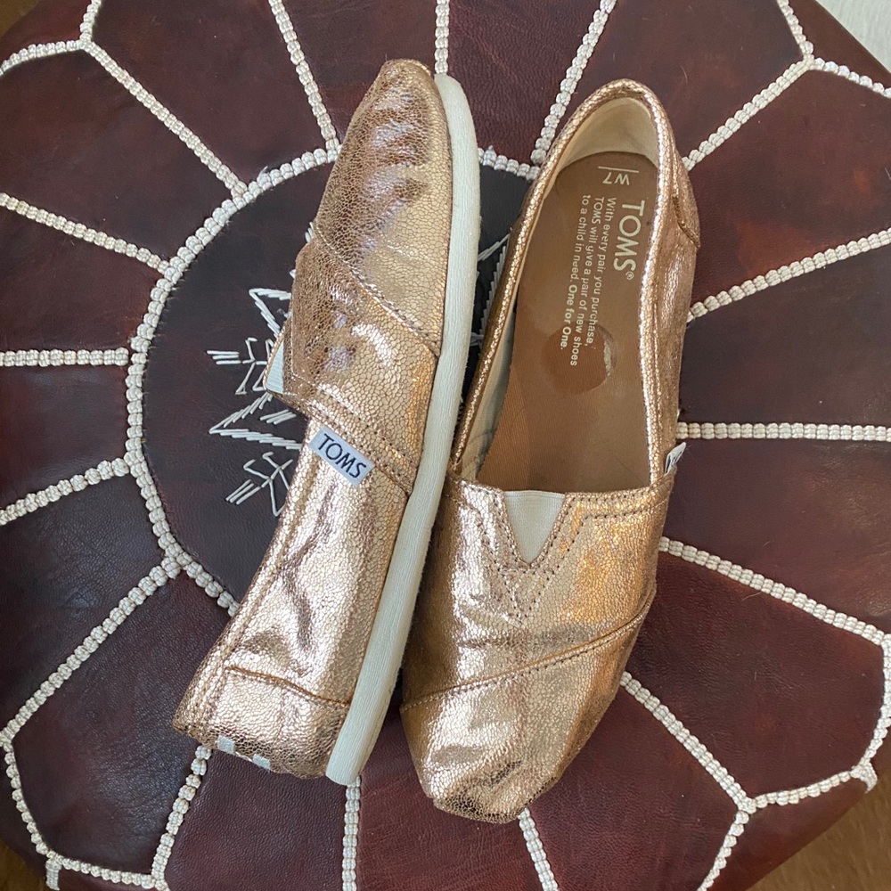 Rose Gold Metallic Toms